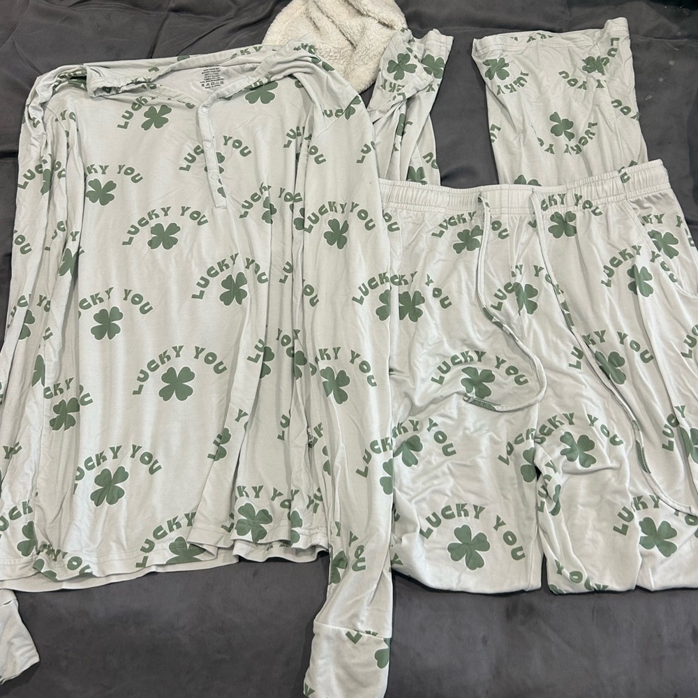 Forever French Women’s White & Green Shamrock Lounge Top